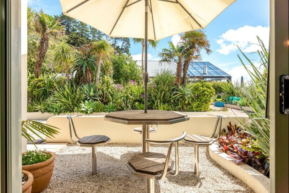 2 Bedroom Apartments – Porch